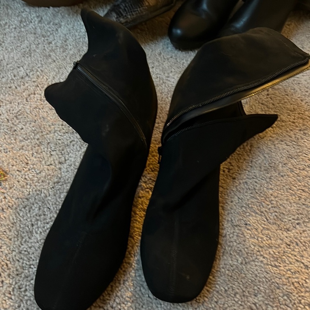 Aerosoles black zipped boots